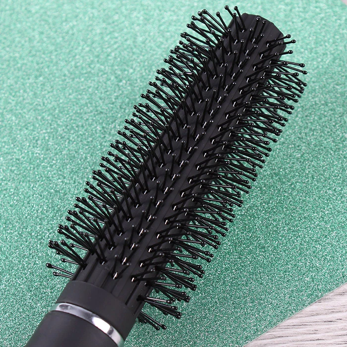 Расческа-брашинг d-4см пластиковая черная Расческа-брашинг d-4см пластиковая черная