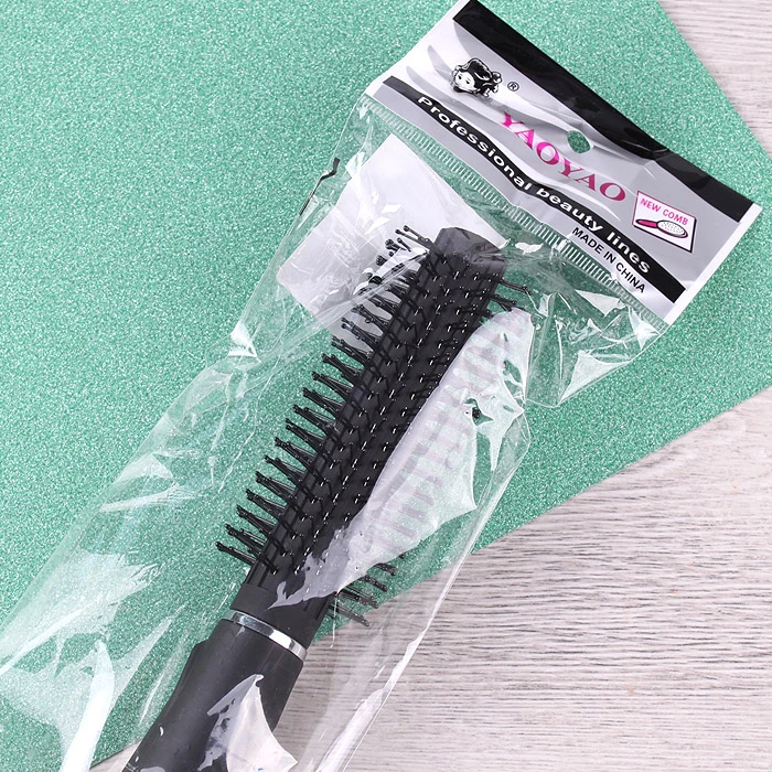 Расческа-брашинг d-4см пластиковая черная Расческа-брашинг d-4см пластиковая черная