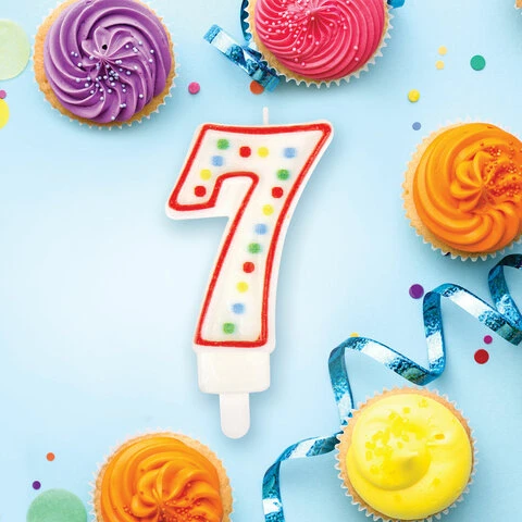 Свеча-цифра для торта "7" ДВУСТОРОННЯЯ с конфетти, 8,5 см, ЗОЛОТАЯ