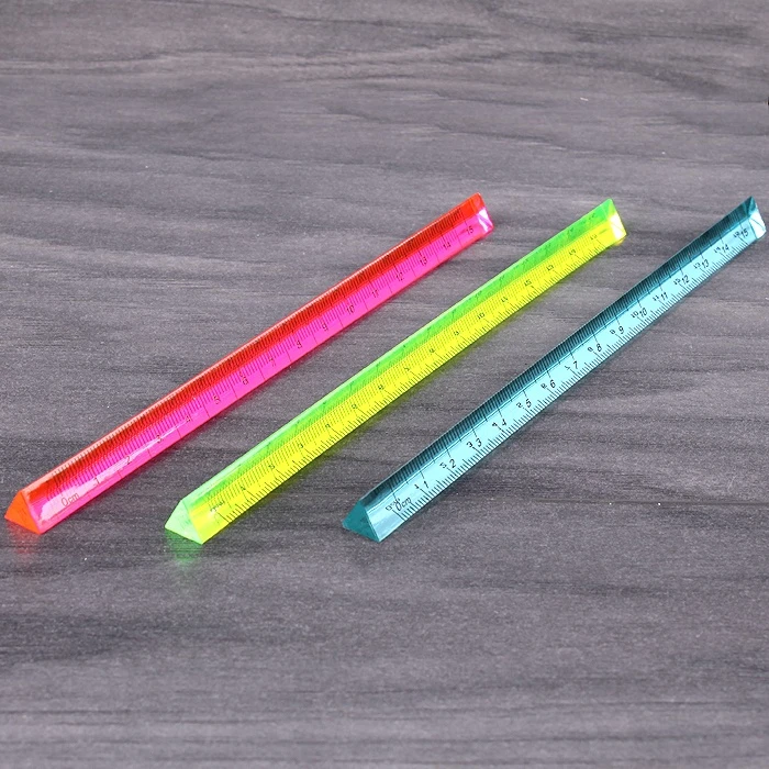 Линейка 15см пластиковая в форме треугольной призмы Линейка 15см пластиковая в форме треугольной призмы