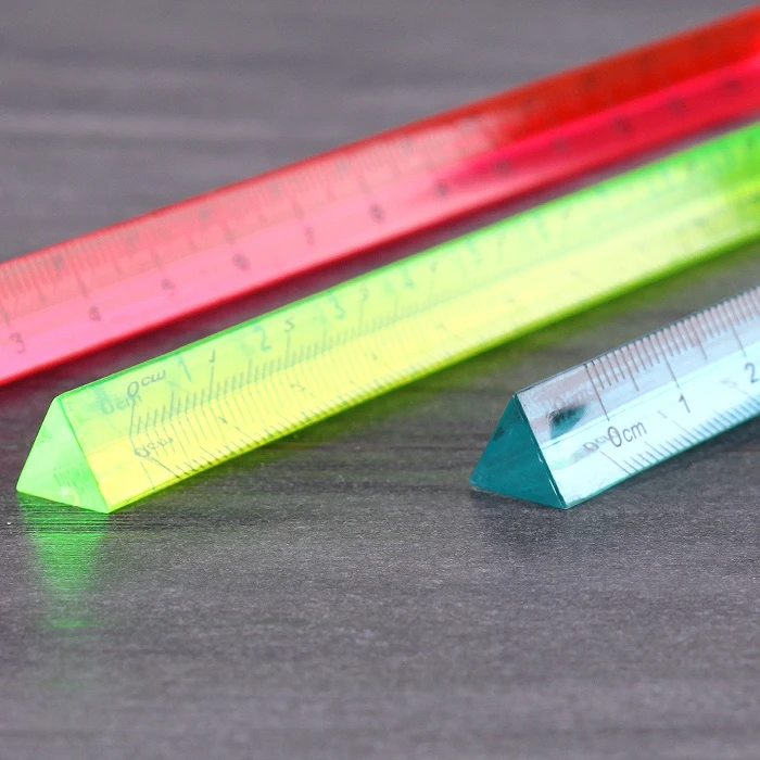 Линейка 15см пластиковая в форме треугольной призмы Линейка 15см пластиковая в форме треугольной призмы