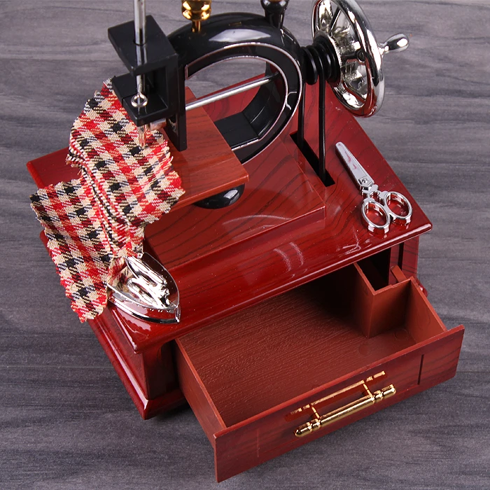 Сувенир-шкатулка "Швейная машинка" музыкальная